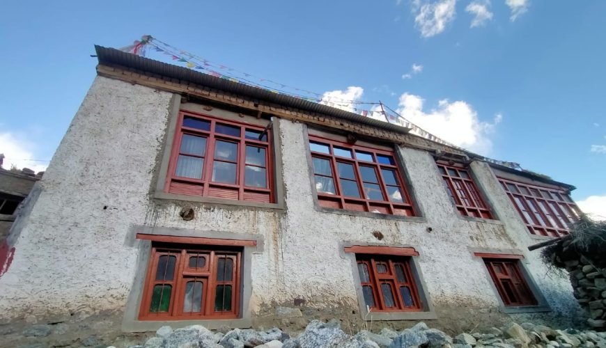 Neryok homestay – Deluxe Room